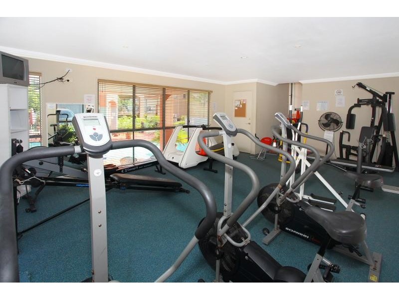 16/20 Fairway Drive, Clear Island Waters QLD 4226