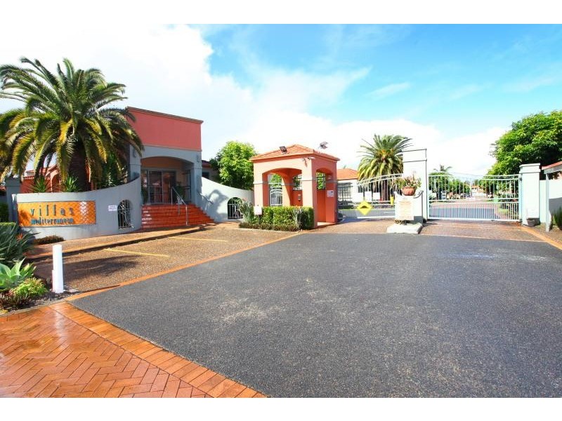 16/20 Fairway Drive, Clear Island Waters QLD 4226