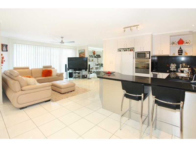 39 Dartmouth Court, Varsity Lakes QLD 4227