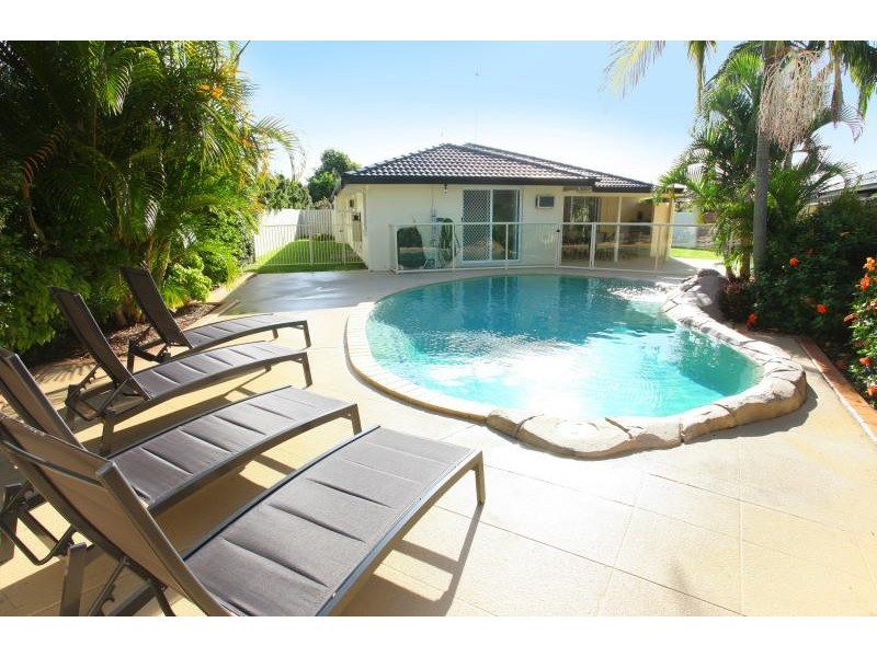 39 Dartmouth Court, Varsity Lakes QLD 4227