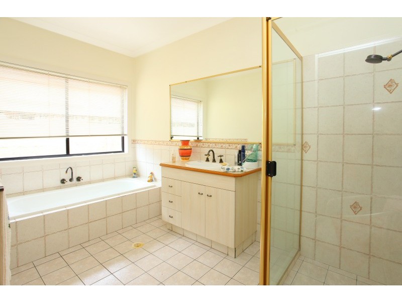 50 Bollard, Clear Island Waters QLD 4226