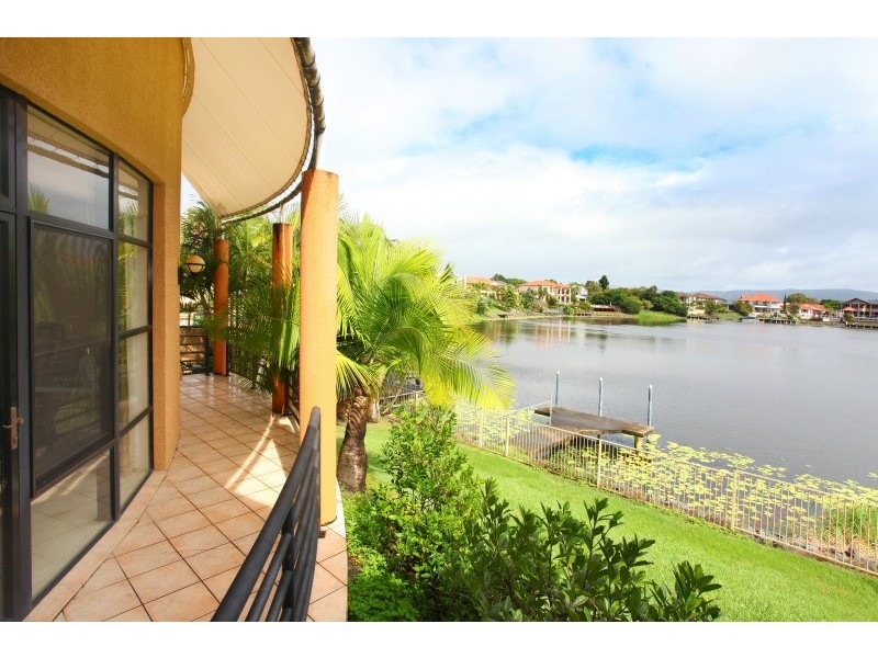 50 Bollard, Clear Island Waters QLD 4226