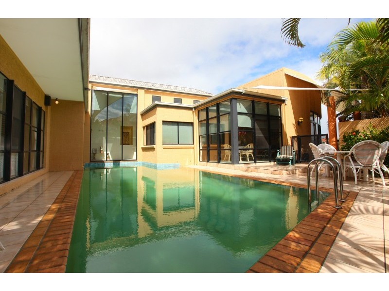 50 Bollard, Clear Island Waters QLD 4226