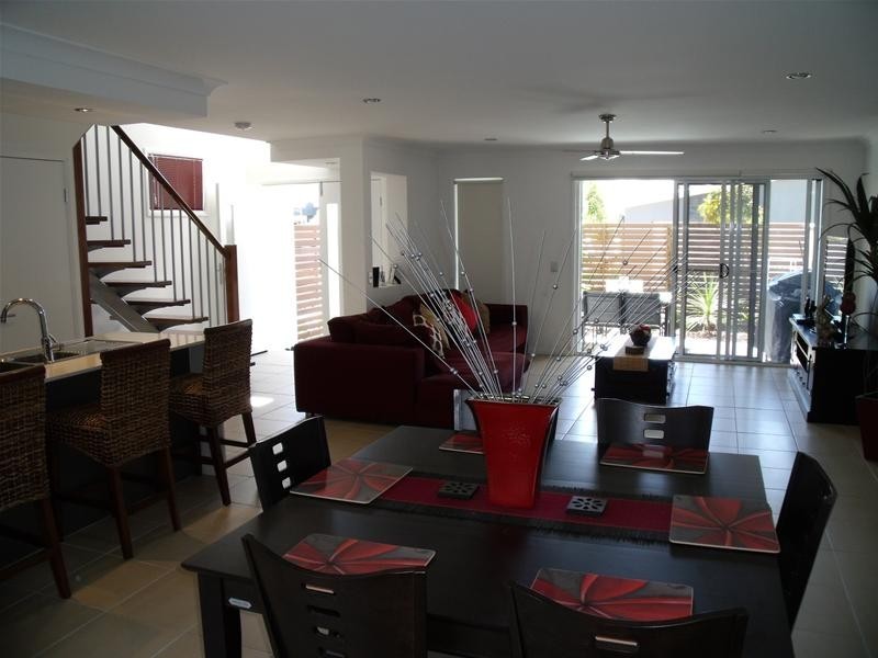 24 Lillie Street, Burleigh Waters QLD 4220