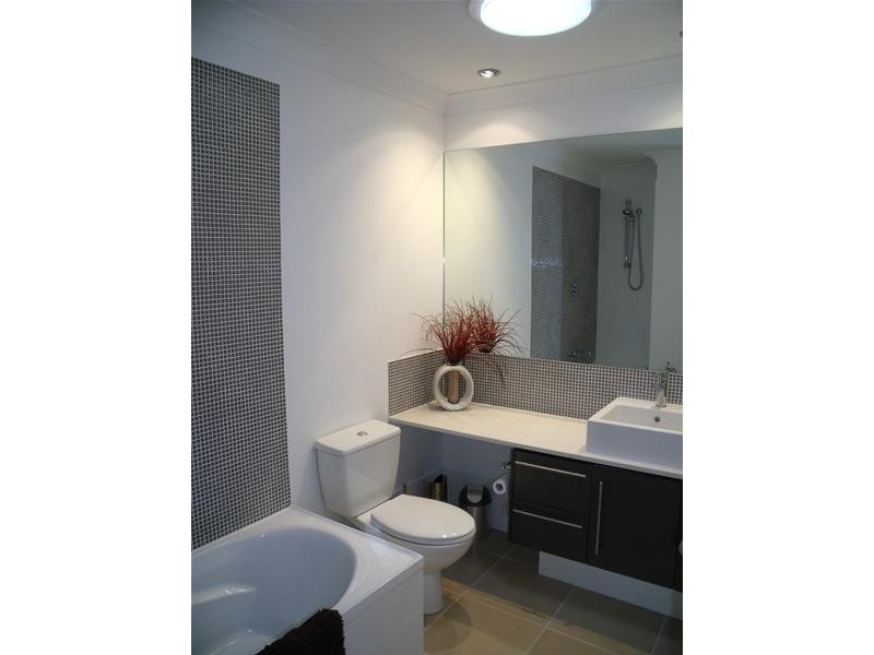 24 Lillie Street, Burleigh Waters QLD 4220