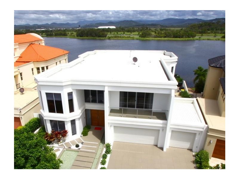 9 Istana View, Clear Island Waters QLD 4226