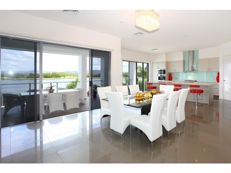 9 Istana View, Clear Island Waters QLD 4226