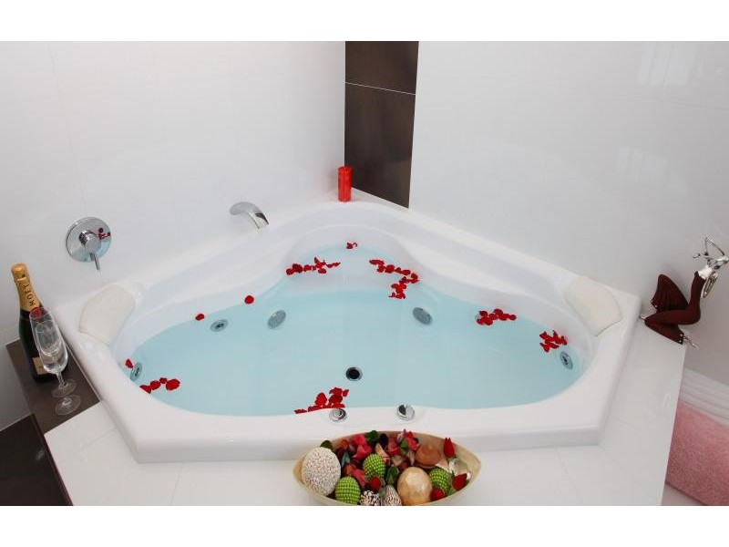 9 Istana View, Clear Island Waters QLD 4226