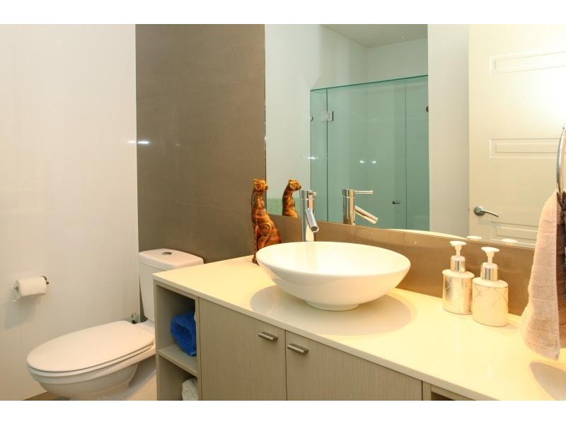 9 Istana View, Clear Island Waters QLD 4226