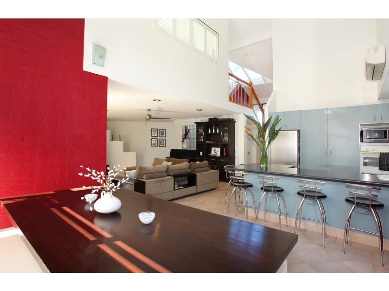 293 Rio Vista Blvd, Mermaid Waters QLD 4218