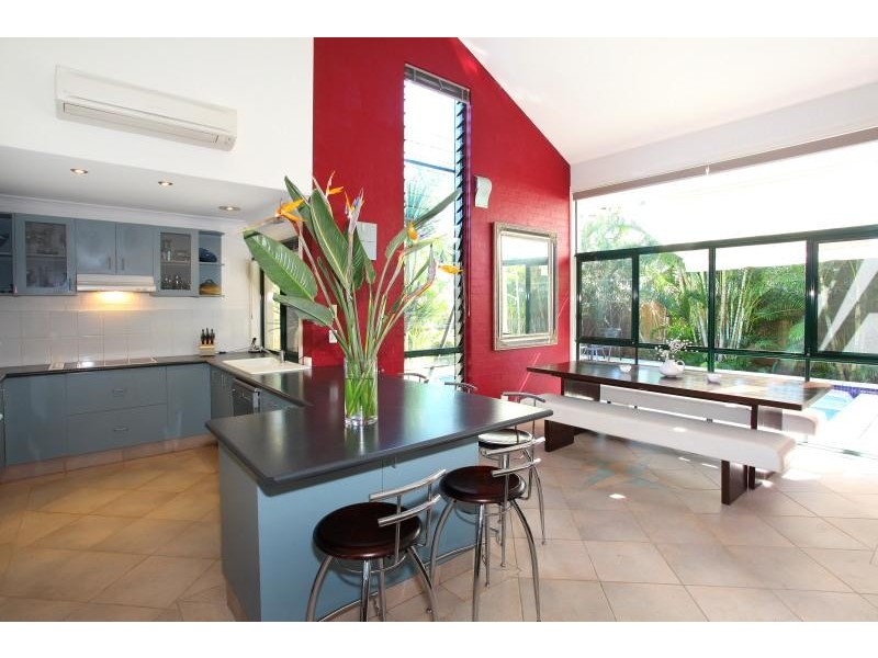 293 Rio Vista Blvd, Mermaid Waters QLD 4218