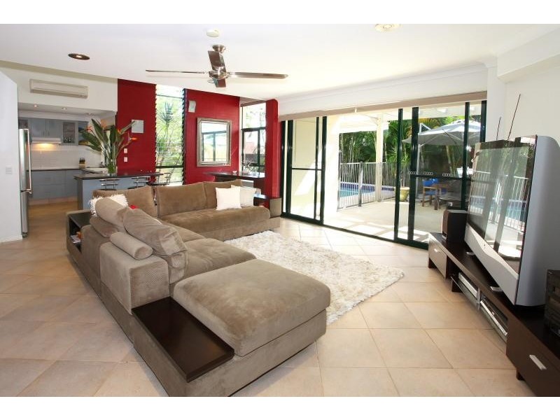 293 Rio Vista Blvd, Mermaid Waters QLD 4218