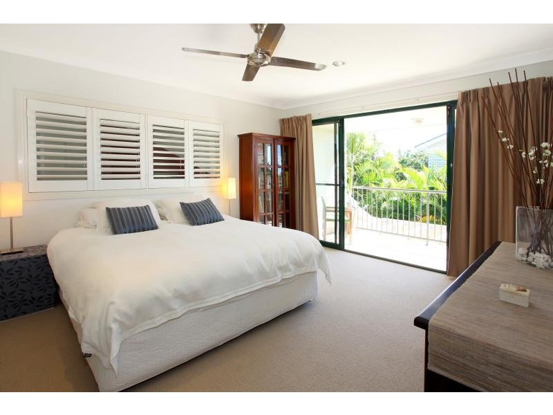 293 Rio Vista Blvd, Mermaid Waters QLD 4218