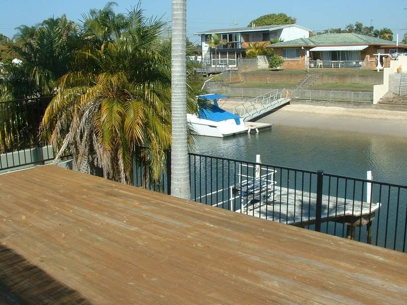 8 Bahia Court, Broadbeach Waters QLD 4218