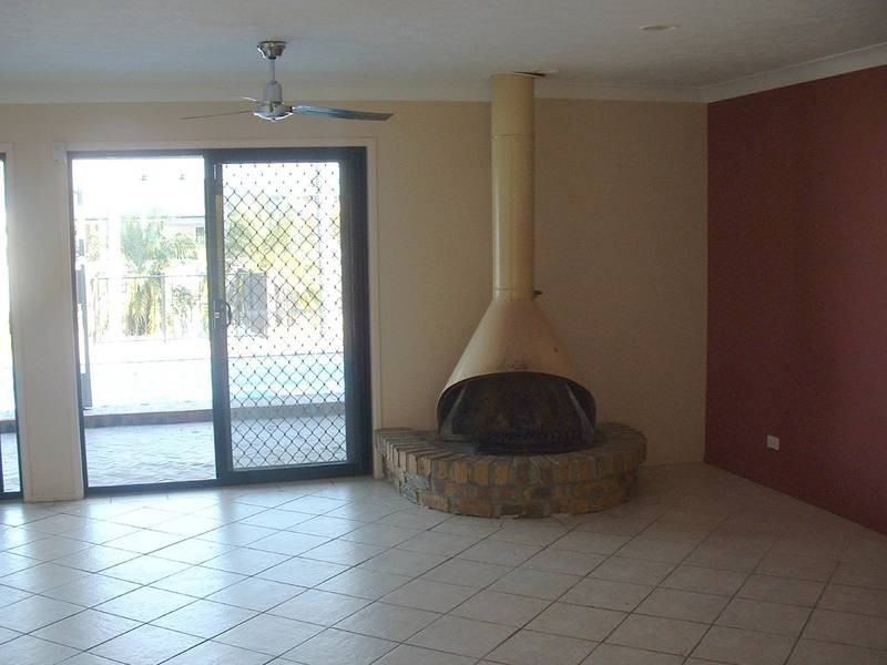 8 Bahia Court, Broadbeach Waters QLD 4218
