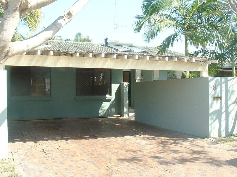 8 Bahia Court, Broadbeach Waters QLD 4218