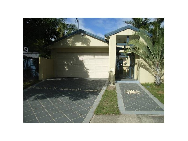 36 T E PETERS DRIVE, Broadbeach Waters QLD 4218