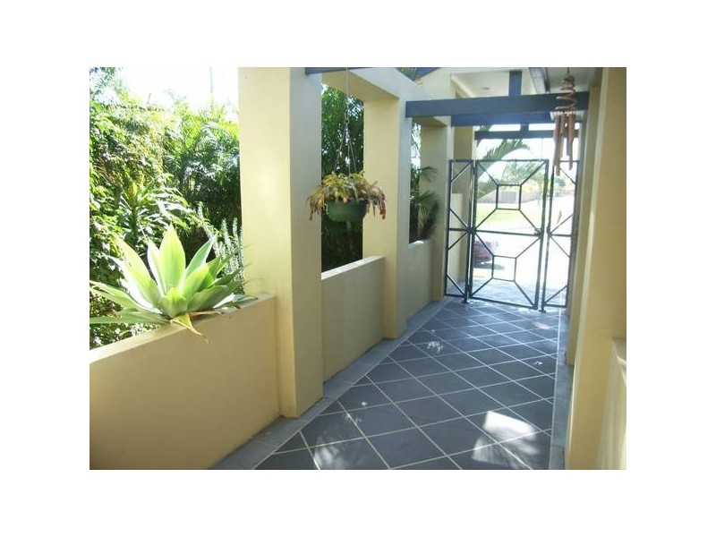 36 T E PETERS DRIVE, Broadbeach Waters QLD 4218