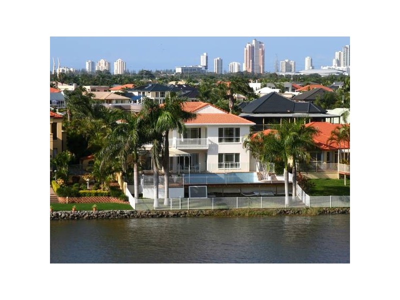 Clear Island Waters QLD 4226