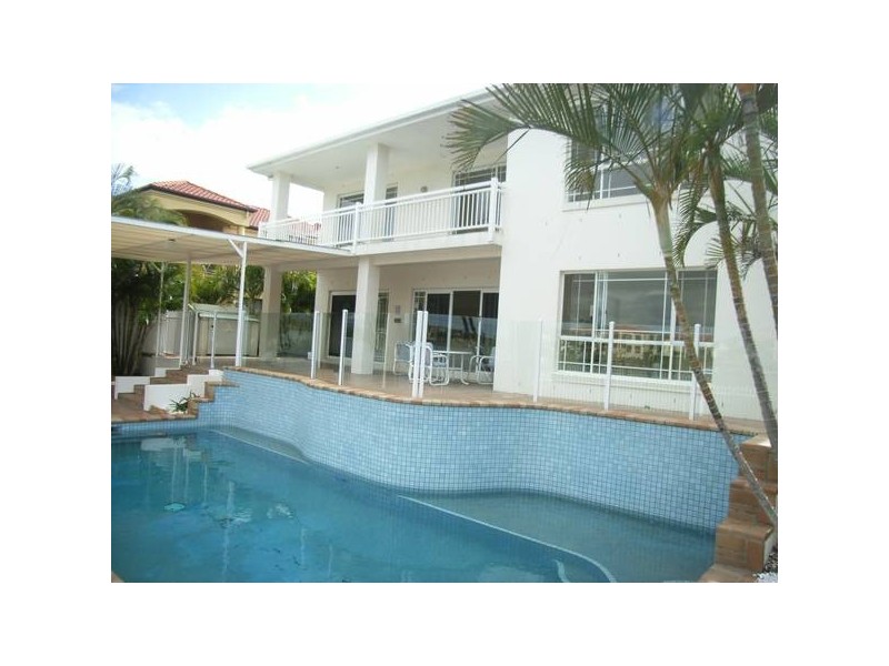 Clear Island Waters QLD 4226