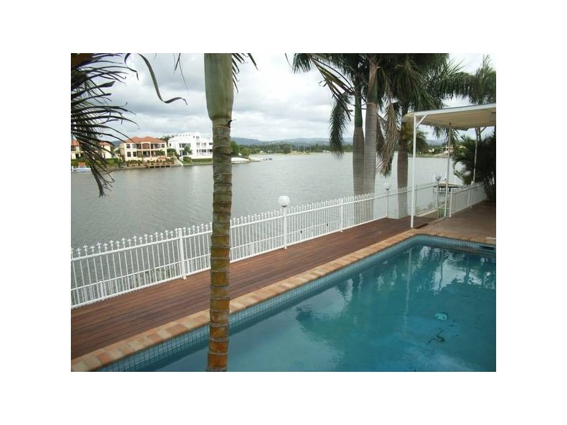 Clear Island Waters QLD 4226