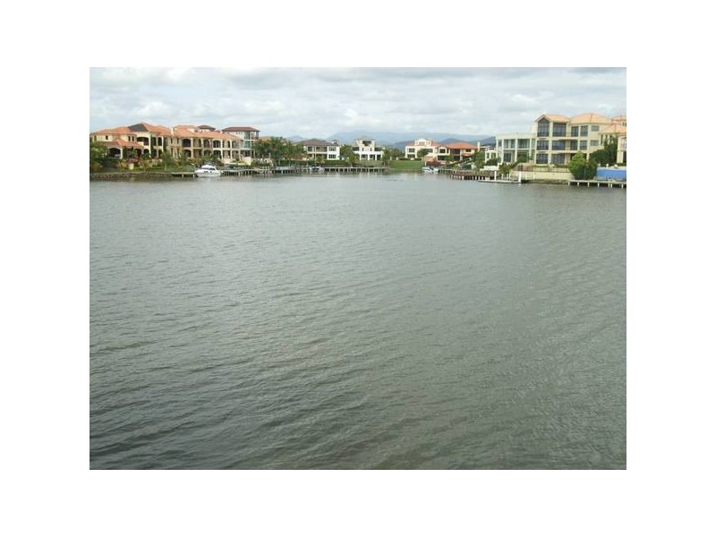 Clear Island Waters QLD 4226