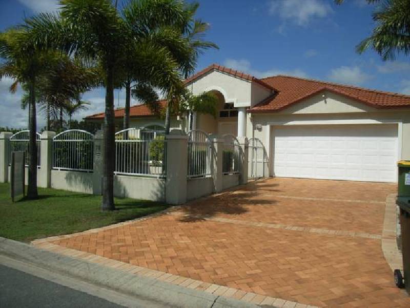 Clear Island Waters QLD 4226