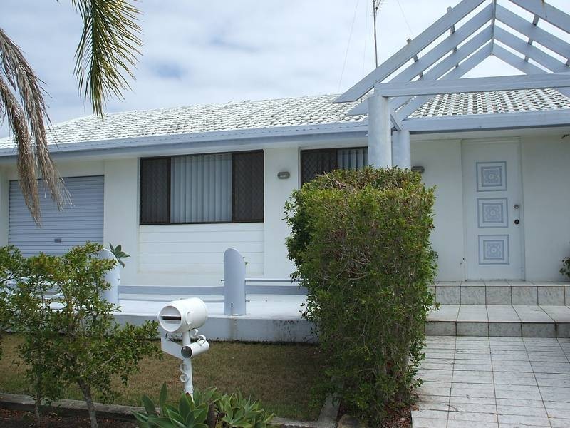 100 Rumrunner Street, Mermaid Waters QLD 4218
