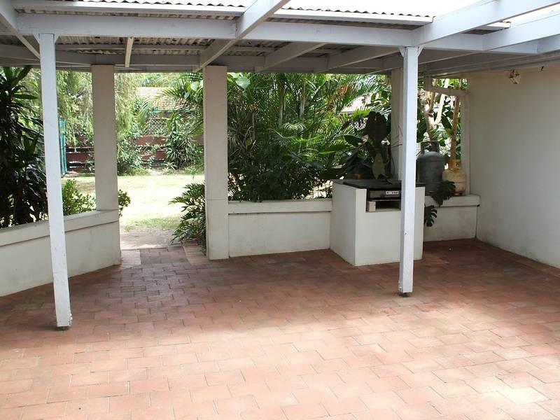 100 Rumrunner Street, Mermaid Waters QLD 4218