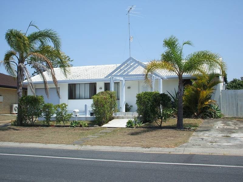 100 Rumrunner Street, Mermaid Waters QLD 4218