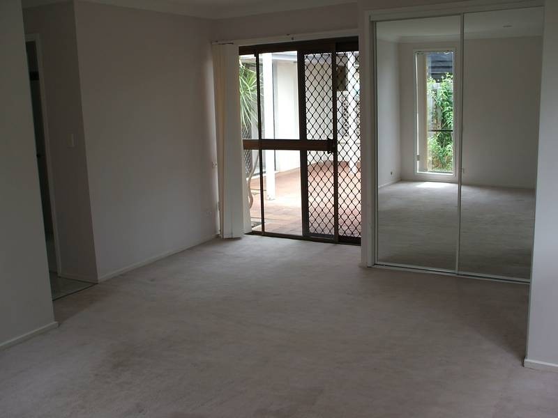 100 Rumrunner Street, Mermaid Waters QLD 4218