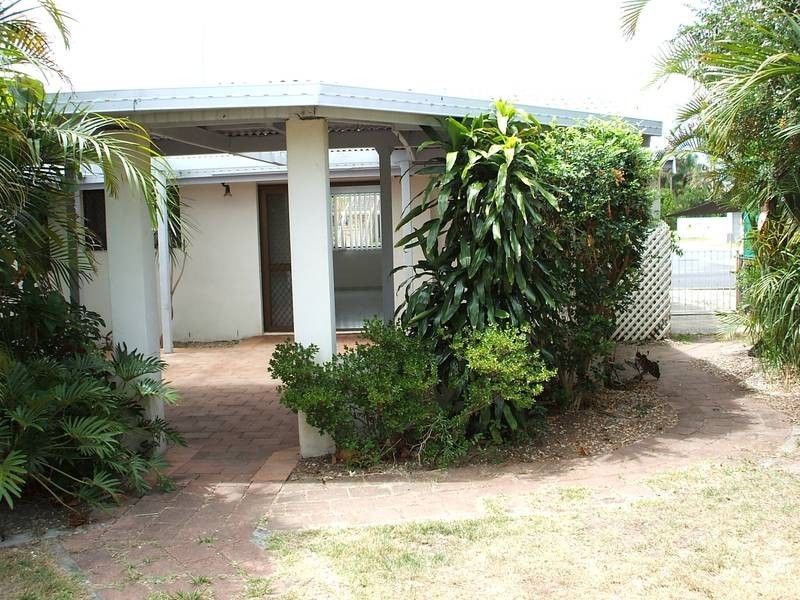 100 Rumrunner Street, Mermaid Waters QLD 4218