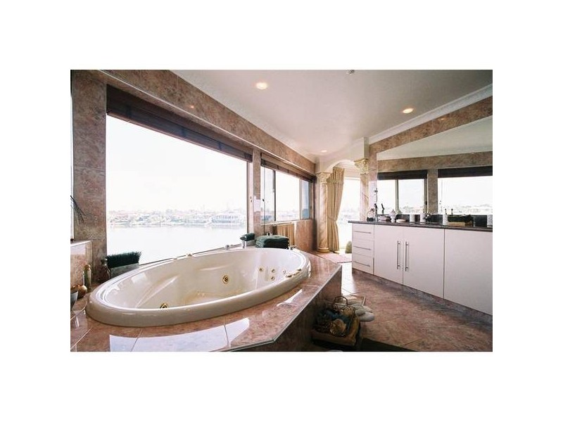 158 Port Jackson Boulevard, Clear Island Waters QLD 4226