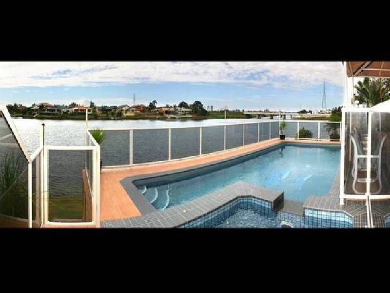 Clear Island Waters QLD 4226