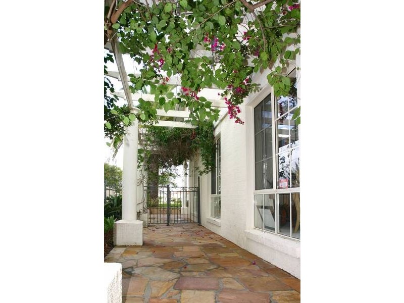 Clear Island Waters QLD 4226