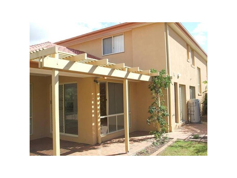 201 Crestwood Drive, Molendinar QLD 4214