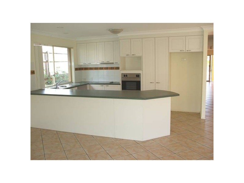 201 Crestwood Drive, Molendinar QLD 4214