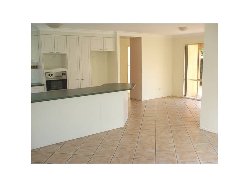201 Crestwood Drive, Molendinar QLD 4214