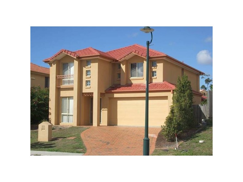 201 Crestwood Drive, Molendinar QLD 4214