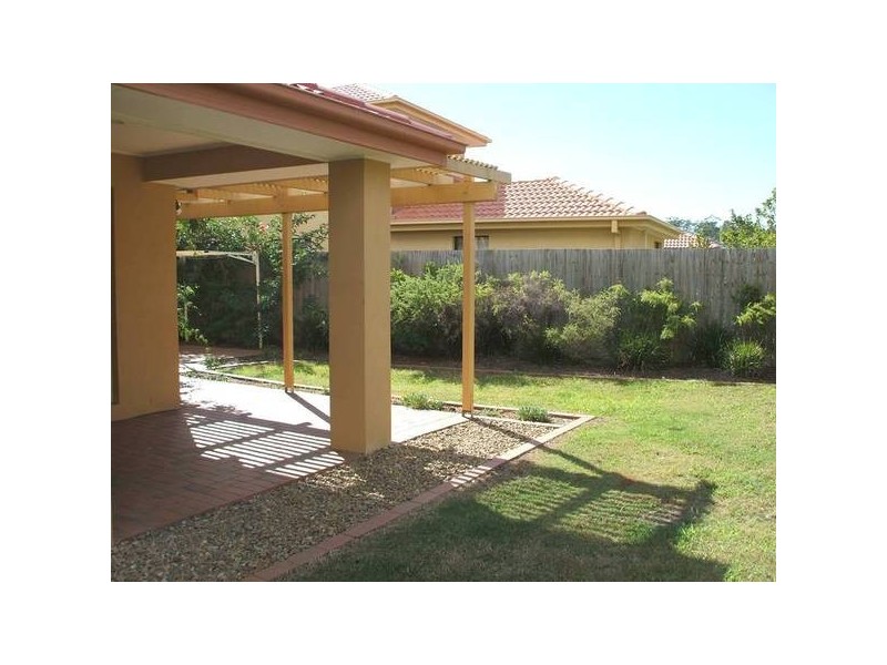 201 Crestwood Drive, Molendinar QLD 4214