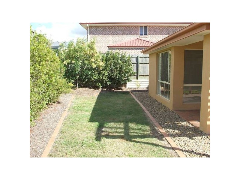 201 Crestwood Drive, Molendinar QLD 4214