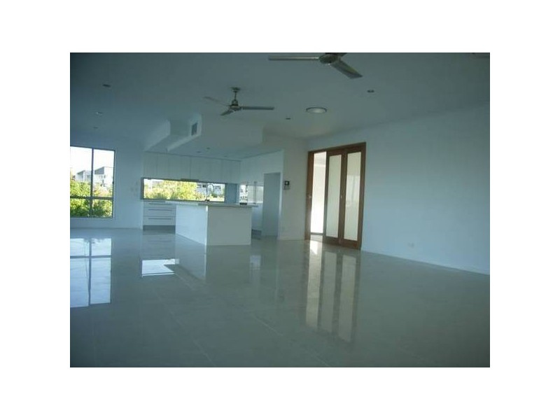 1 Valetta Crescent, Varsity Lakes QLD 4227