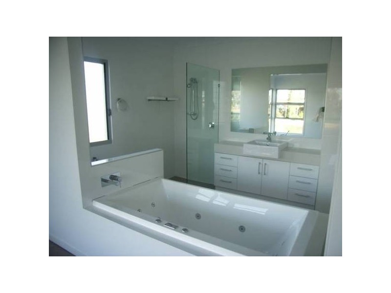 1 Valetta Crescent, Varsity Lakes QLD 4227