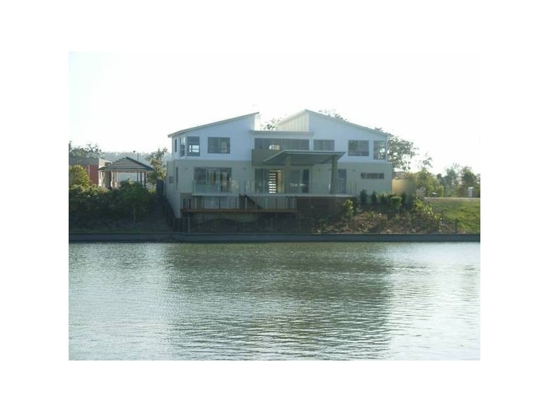 1 Valetta Crescent, Varsity Lakes QLD 4227