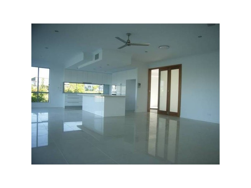 1 Valetta Crescent, Varsity Lakes QLD 4227