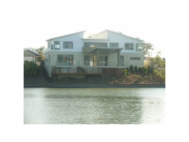 1 Valetta Crescent, Varsity Lakes QLD 4227