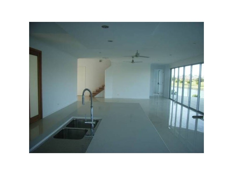 1 Valetta Crescent, Varsity Lakes QLD 4227