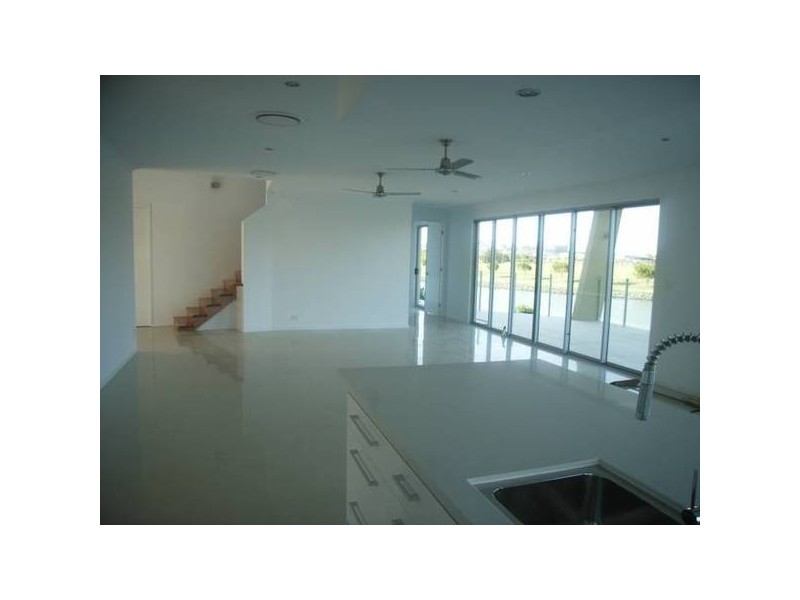 1 Valetta Crescent, Varsity Lakes QLD 4227