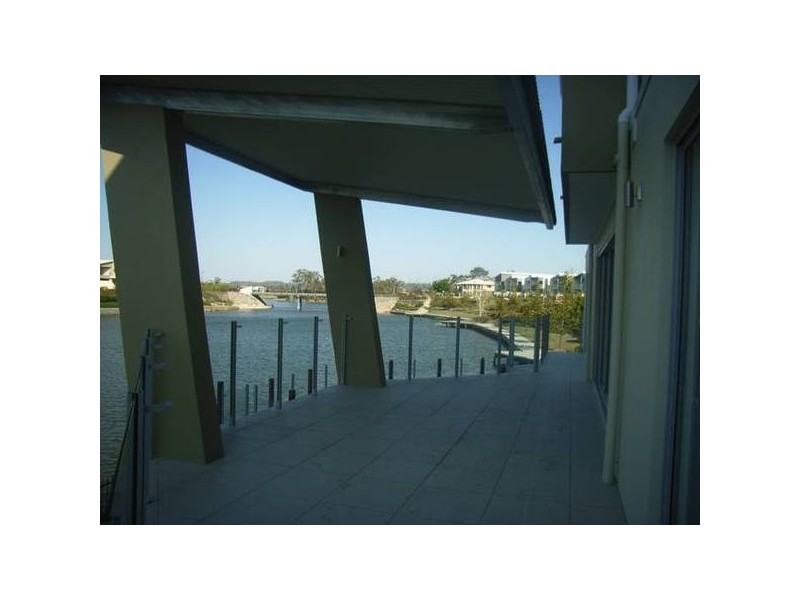 1 Valetta Crescent, Varsity Lakes QLD 4227