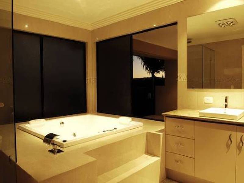 Sarasota Key, Broadbeach Waters QLD 4218
